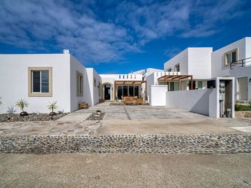 Casa moderna con vista al mar y cerca de la Playa en Villas Punta Piedra, Ensenada