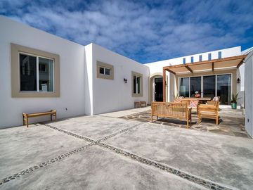 Casa moderna con vista al mar y cerca de la Playa en Villas Punta Piedra, Ensenada