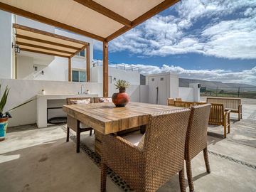 Casa moderna con vista al mar y cerca de la Playa en Villas Punta Piedra, Ensenada