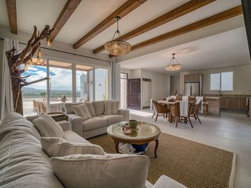 Casa moderna con vista al mar y cerca de la Playa en Villas Punta Piedra, Ensenada