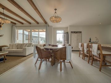 Casa moderna con vista al mar y cerca de la Playa en Villas Punta Piedra, Ensenada