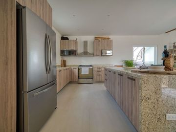 Casa moderna con vista al mar y cerca de la Playa en Villas Punta Piedra, Ensenada