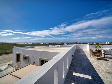 Casa moderna con vista al mar y cerca de la Playa en Villas Punta Piedra, Ensenada