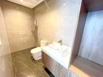 BRAND NEW STUNNING 3 STOREY TRIPLEX HOUSE AND LOT FOR SALE IN PARANAQUE CITY