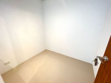 BRAND NEW STUNNING 3 STOREY TRIPLEX HOUSE AND LOT FOR SALE IN PARANAQUE CITY