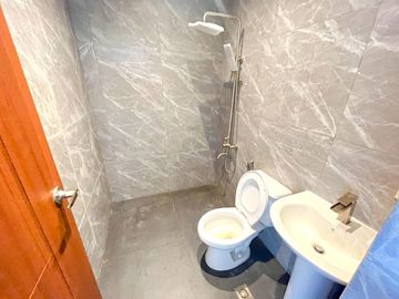 BRAND NEW STUNNING 3 STOREY TRIPLEX HOUSE AND LOT FOR SALE IN PARANAQUE CITY