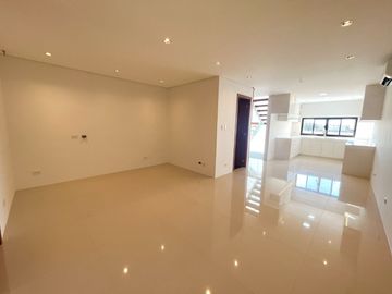 BRAND NEW STUNNING 3 STOREY TRIPLEX HOUSE AND LOT FOR SALE IN PARANAQUE CITY