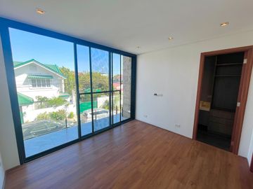 BRAND NEW STUNNING 3 STOREY TRIPLEX HOUSE AND LOT FOR SALE IN PARANAQUE CITY