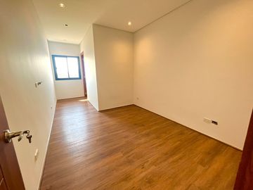 BRAND NEW STUNNING 3 STOREY TRIPLEX HOUSE AND LOT FOR SALE IN PARANAQUE CITY