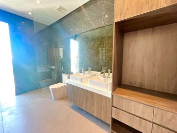 BRAND NEW STUNNING 3 STOREY TRIPLEX HOUSE AND LOT FOR SALE IN PARANAQUE CITY