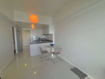 FOR SALE - 1BR WITH SEAVIEW BALCONY IN MANDANI BAY, MANDAUE CEBU. READY FOR OCCUPANCY.