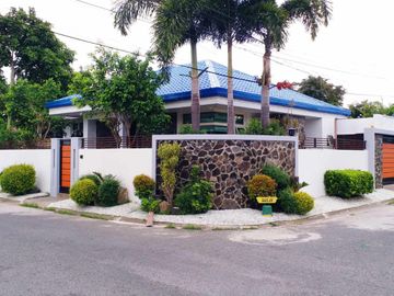 CORNER BUNGALOW HOUSE FOR SALE LOCATED AT CITY OF SAN FERNANDO NEAR VISTA MALL, PAMPANGA