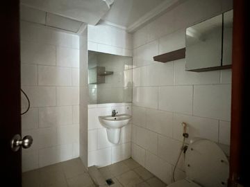 FOR RENT APARTEMEN 2BR SUPER LUAS WATERPLACE RESIDENCE SURABAYA BARAT