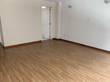 Venta Departamento Urbanización el Condado segunda etapa 3 dormitorios segundo piso cerca del Parque