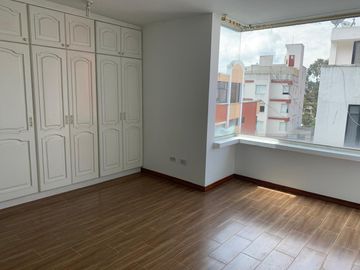 Venta Departamento Urbanización el Condado segunda etapa 3 dormitorios segundo piso cerca del Parque