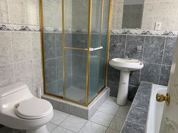 Venta Departamento Urbanización el Condado segunda etapa 3 dormitorios segundo piso cerca del Parque