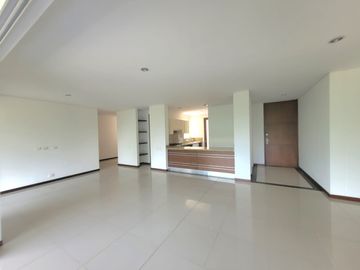 SE VENDE AMPLIO Y HERMOSO APTO UBICADO EN PANCE