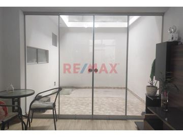 1109685 **Hermosa Casa De 2 Pisos Remodelada En Los Lirios De Naranjal, San Martín De Porres**