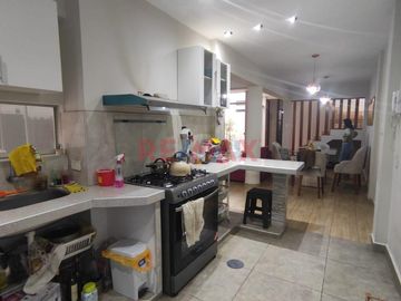 1109685 **Hermosa Casa De 2 Pisos Remodelada En Los Lirios De Naranjal, San Martín De Porres**