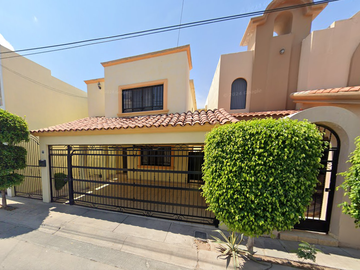CASA A LA VENTA EN LOS PORTALES, HERMOSILLO, SONORA, REMATE ADJUDICADO