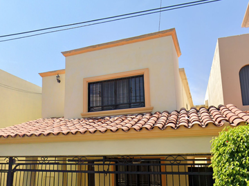 CASA A LA VENTA EN LOS PORTALES, HERMOSILLO, SONORA, REMATE ADJUDICADO