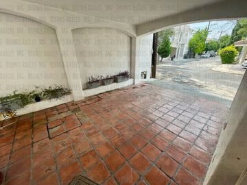 Casa en venta Col Capistrano, a 50 m de parque, Barrio Tampiquito, en San Pedro; a 2min d Av. A. Reyes, Calzada Rosario, Vasconcelos y Lomas del Valle