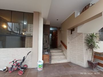 VENDO AMPLIO DEPARTAMENTO EN LINCE