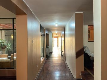 VENDO AMPLIO DEPARTAMENTO EN LINCE