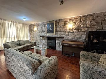 VENDO AMPLIO DEPARTAMENTO EN LINCE