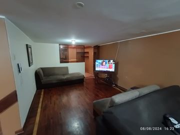 VENDO AMPLIO DEPARTAMENTO EN LINCE