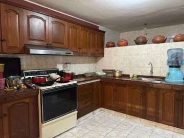 VENDO AMPLIO DEPARTAMENTO EN LINCE