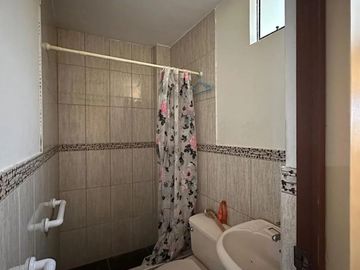 VENDO AMPLIO DEPARTAMENTO EN LINCE