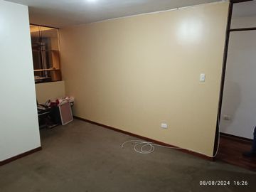 VENDO AMPLIO DEPARTAMENTO EN LINCE