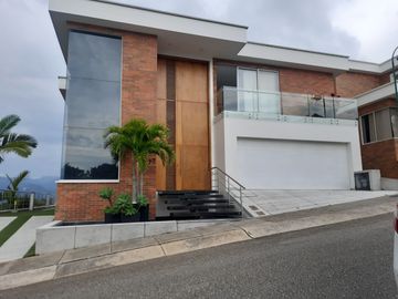 VENDO CASA EN CONJUNTO RESIDENCIA LA CIMA EN RUITOQUE CONDOMINIO CLUB
