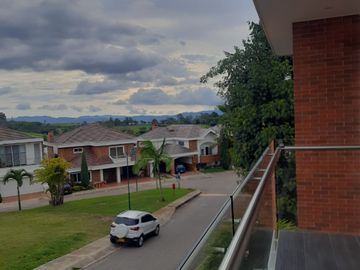 VENDO CASA EN CONJUNTO RESIDENCIA LA CIMA EN RUITOQUE CONDOMINIO CLUB