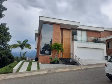 VENDO CASA EN CONJUNTO RESIDENCIA LA CIMA EN RUITOQUE CONDOMINIO CLUB