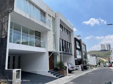 Venta Casa estilo contemporáneo en residencial Aqua II en lago esmeralda #25-504