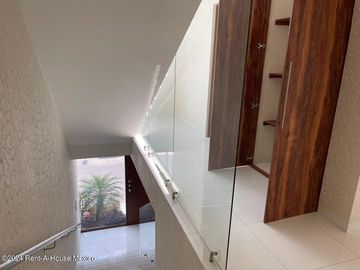 Venta Casa estilo contemporáneo en residencial Aqua II en lago esmeralda #25-504