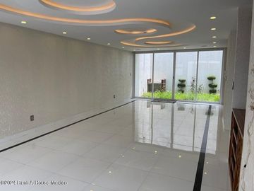 Venta Casa estilo contemporáneo en residencial Aqua II en lago esmeralda #25-504