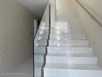 Venta Casa estilo contemporáneo en residencial Aqua II en lago esmeralda #25-504