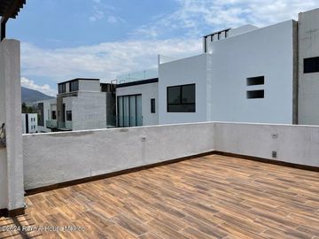 Venta Casa estilo contemporáneo en residencial Aqua II en lago esmeralda #25-504