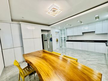Well Maintained 7 Bedroom House and Lot for Sale in Parañaque City