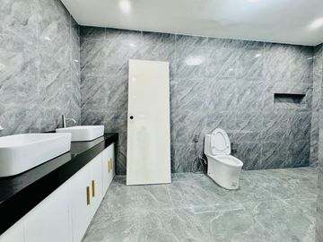 Well Maintained 7 Bedroom House and Lot for Sale in Parañaque City