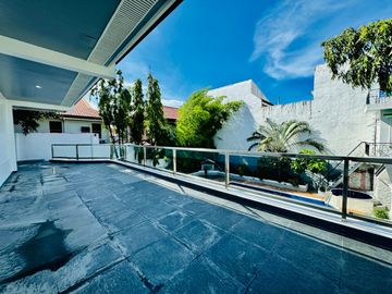 Well Maintained 7 Bedroom House and Lot for Sale in Parañaque City