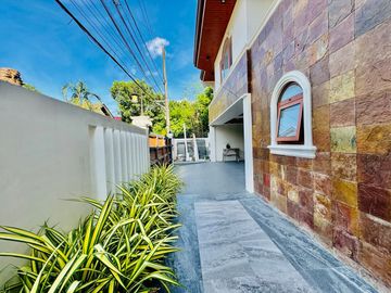 Well Maintain 7 Bedroom House and Lot for Sale in Parañaque City