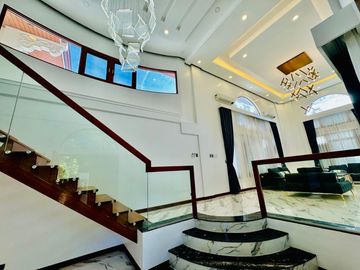Well Maintain 7 Bedroom House and Lot for Sale in Parañaque City