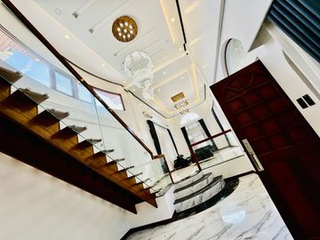 Well Maintain 7 Bedroom House and Lot for Sale in Parañaque City