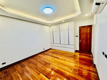 Well Maintain 7 Bedroom House and Lot for Sale in Parañaque City