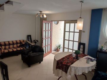 Vendo dúplex por remodelar La Molina $ 95,000 negociables