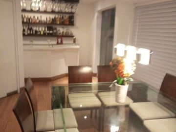 VENDO LINDO TRIPLEX CON 50 M2 DE TERRAZA, PARRILLA, 4 DORMITORIOS, CUATRO BAÑOS, SEMI AMOBLADO.